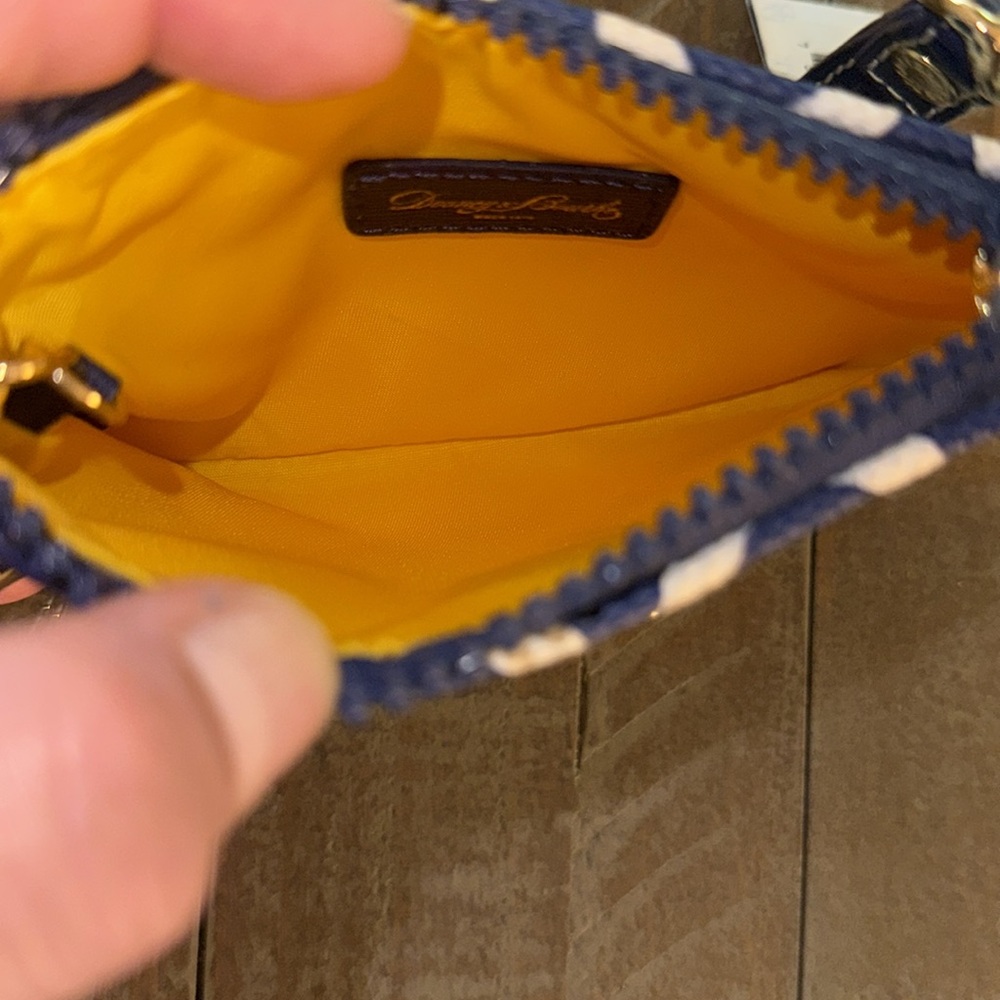 NWT, Dooney & Bourke  navy/ white key  wristlet . - Picture 5 of 5